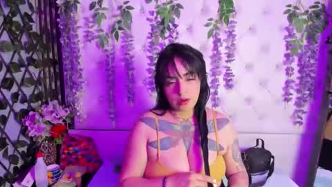 dashamiller_ online show from January 17, 3:32 pm