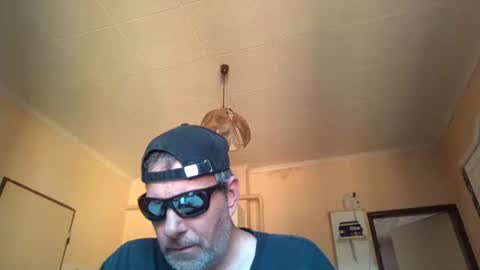 dauer1982 online show from June 13, 5:01 pm