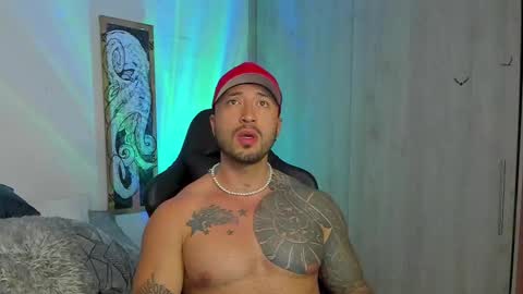 Snapshot of dave_max93 chatting on February 16, 1:47 am DAVE MAX online show from February 16, 1:47 am