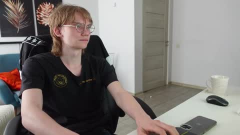 DAVE REDMOND online show from April 21, 1:07 pm