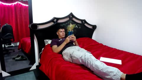 Snapshot of davidkaloc chatting on February 6, 7:24 am David online show from February 6, 7:24 am