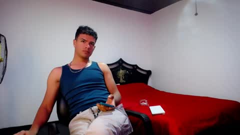 Snapshot of davidkaloc chatting on January 2, 5:35 am David online show from January 2, 5:35 am