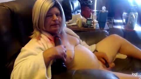 dawndoesall online show from April 16, 11:18 pm