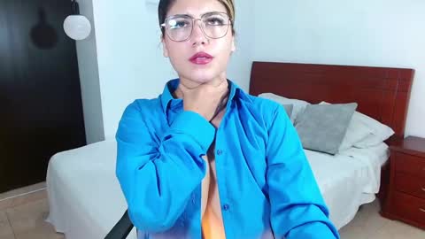Snapshot of dayana_sub_ chatting on February 9, 9:37 am dayana online show from February 9, 9:37 am