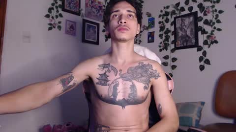 Snapshot of dazzayyy chatting on December 25, 12:59 am dazzayy online show from December 25, 12:59 am