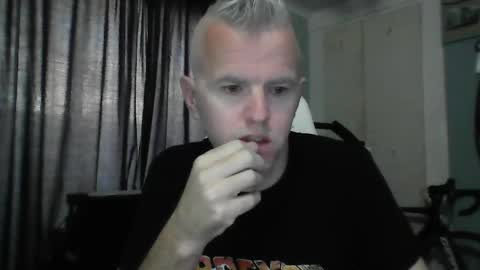 deanthejellybean online show from May 11, 7:37 am