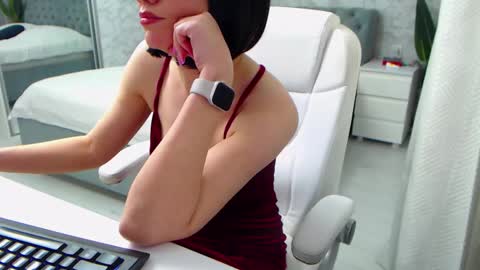 Elly online show from March 19, 1:49 pm