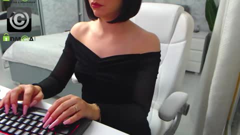 Elly online show from October 3, 9:39 am