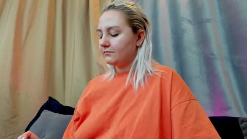 Snapshot of debbie_taylor chatting on December 12, 4:10 pm Debbie Mon Tue Fri Sun Sat GMT 3 1000am - 0400pm online show from December 12, 4:10 pm