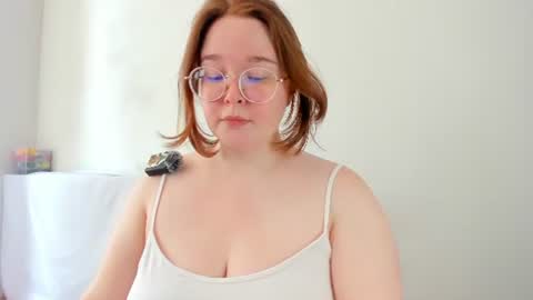 DeboraDebbieDee online show from August 4, 9:05 am