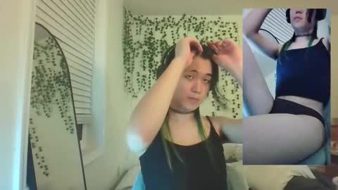 deciduousdoll online show from October 19, 5:56 am