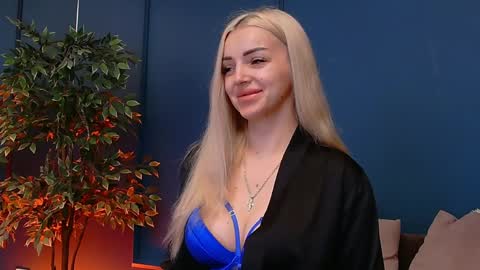 DeeaVIP online show from April 6, 5:30 am