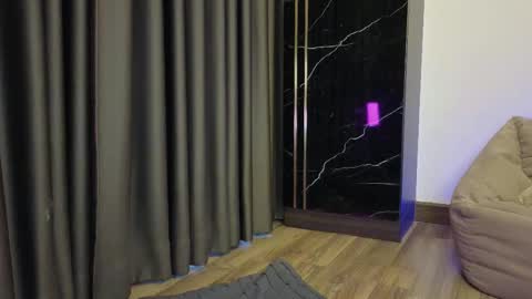 deedeedoll online show from October 16, 1:38 am