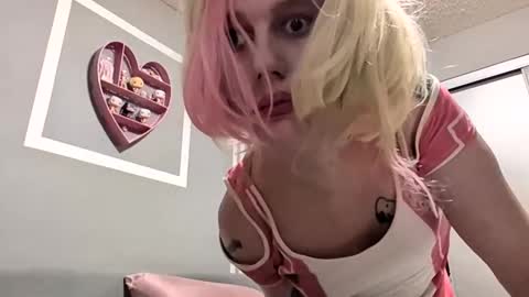 Snapshot of deedeequeen420 chatting on February 26, 11:30 pm deedeequeen420 online show from February 26, 11:30 pm