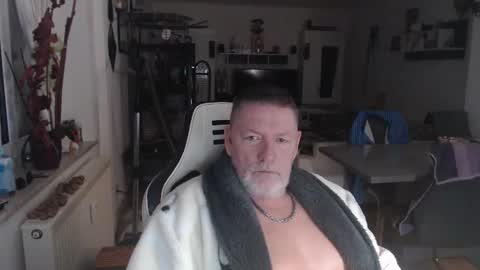 deinprinz2312 online show from November 2, 4:34 am