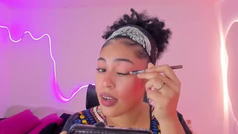 D E L A Y L  A online show from October 13, 9:39 pm