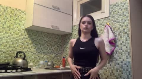 Kiki online show from April 10, 5:28 pm