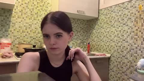 Kiki online show from April 15, 7:58 pm