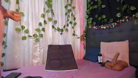 Delilah  online show from February 1, 10:40 pm