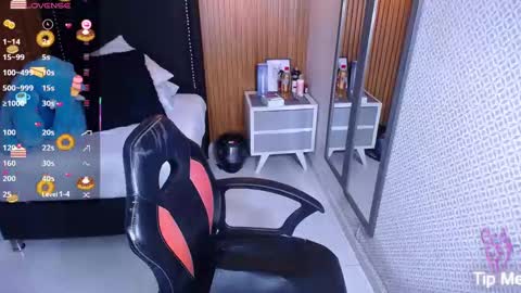 delilah_leone online show from October 18, 7:18 pm