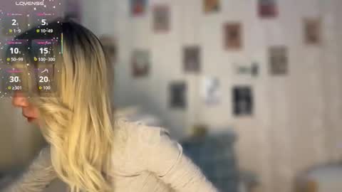 Della online show from February 12, 10:41 am