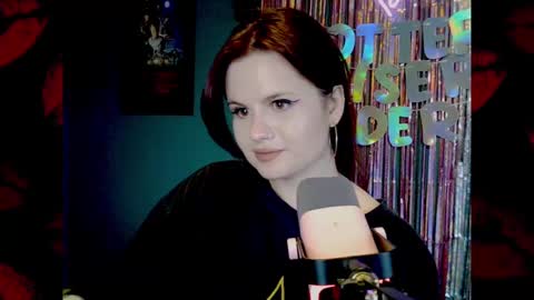 dellacrush_ online show from February 13, 5:44 pm