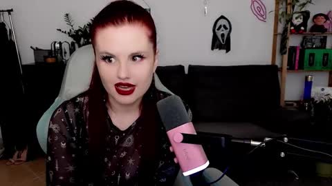 dellacrush_ online show from December 14, 8:04 pm