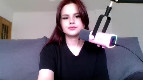 dellacrush_ online show from March 2, 4:10 pm