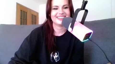 dellacrush_ online show from February 28, 2:09 pm