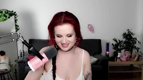 dellacrush_ online show from September 14, 5:47 pm