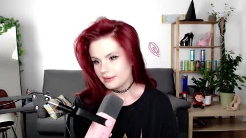 dellacrush_ online show from September 17, 5:27 pm