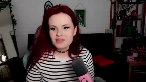 dellacrush_ online show from November 24, 6:17 pm