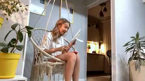 I am Lola hello world online show from July 20, 5:48 pm