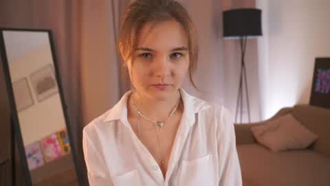 Hi my name is Sari nice to see you in my Room online show from July 3, 4:17 am