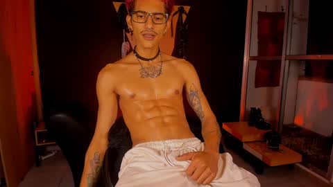 Snapshot of demonkush_ chatting on February 2, 12:40 am DemonKush online show from February 2, 12:40 am