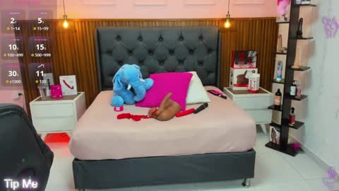 D E N I S  online show from April 18, 7:29 pm