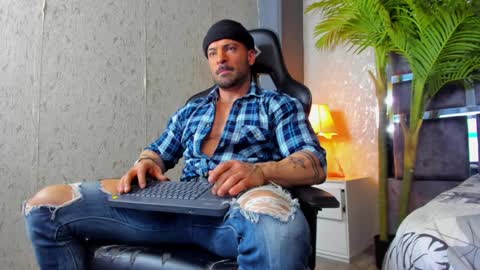 dennis_cox_ online show from February 5, 1:11 pm