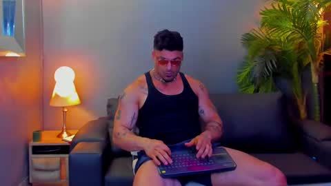 dennis_cox_ online show from October 26, 11:59 pm