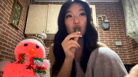 Emma online show from December 21, 4:02 pm