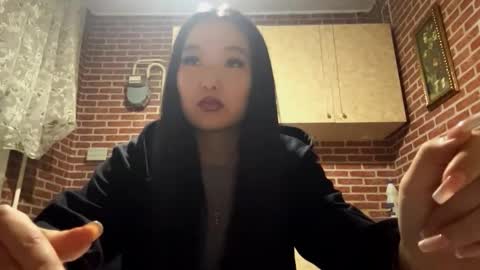 Emma online show from November 16, 1:24 pm