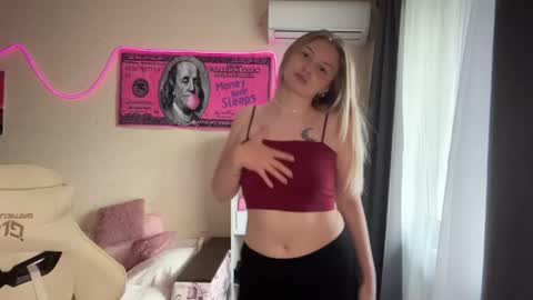 Vi  Victoria online show from May 14, 1:42 pm