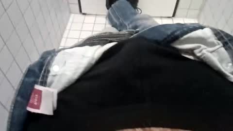 der_wanderer12 online show from December 2, 7:40 am