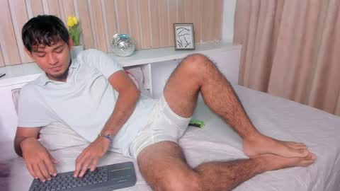 dereck_g online show from April 17, 4:48 am