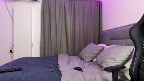 Dereck online show from October 19, 4:39 am