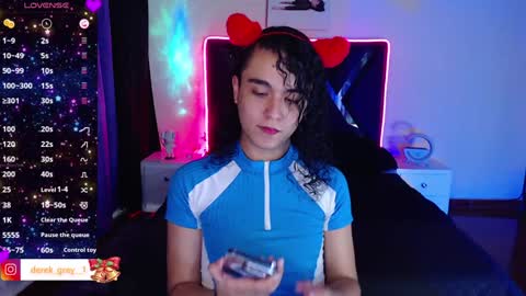 Snapshot of derek_greyy_ chatting on January 13, 11:27 pm derek grey online show from January 13, 11:27 pm