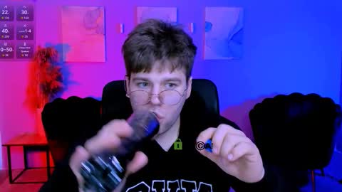 derek_hawk_ online show from March 22, 10:08 am