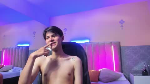 derek_sinn online show from March 17, 10:04 pm