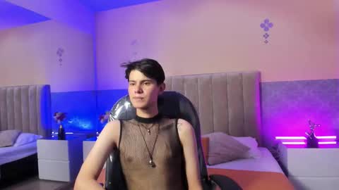 derek_sinn online show from March 14, 8:35 pm