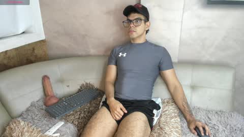 derek_voss online show from April 14, 9:56 am