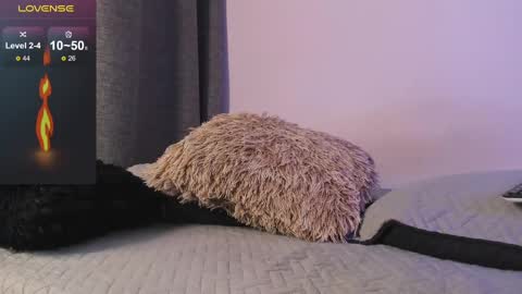 Derek  IG Derekolsen2024 online show from February 1, 1:44 am